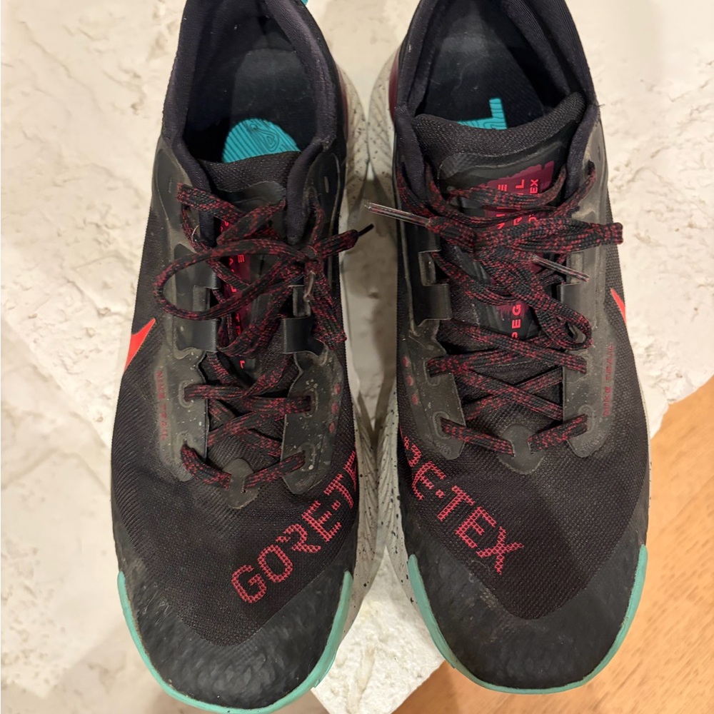 Nike Pegasus Trail 3 GTX 'Black Bright Crimson' - Picture 2 of 6